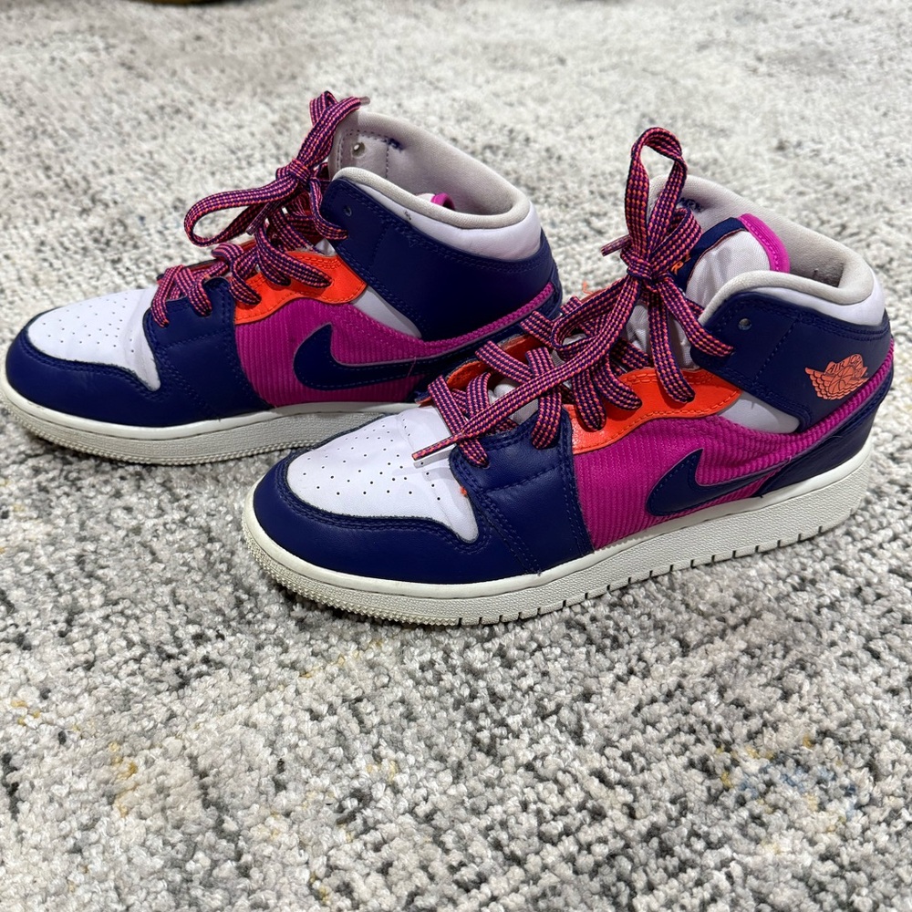 Nike Air Jordan 1 Mid Shoes Youth size US 4.5Y Pink Purple